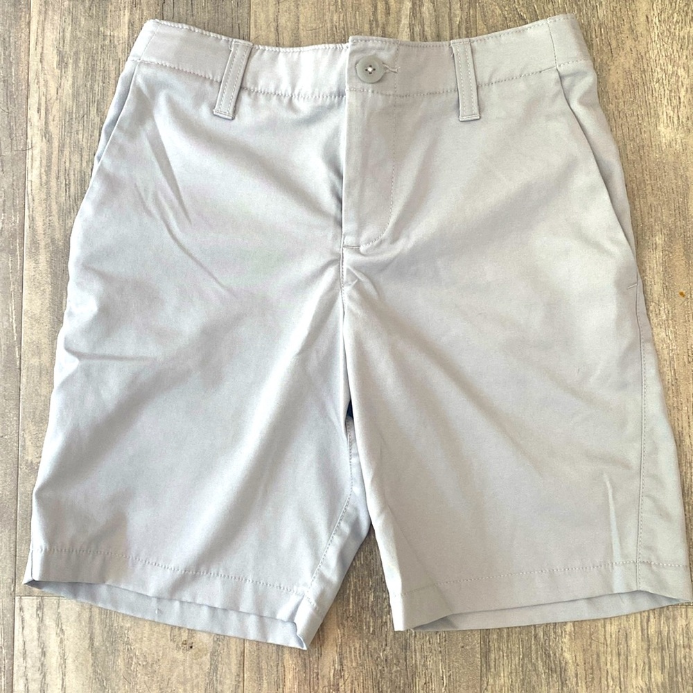 UNDER ARMOUR boys golf shorts